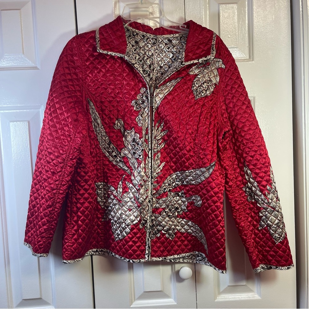 Chico's stylish quilted jacket in Blacks Dark Red and‎ off-white Reversible M8